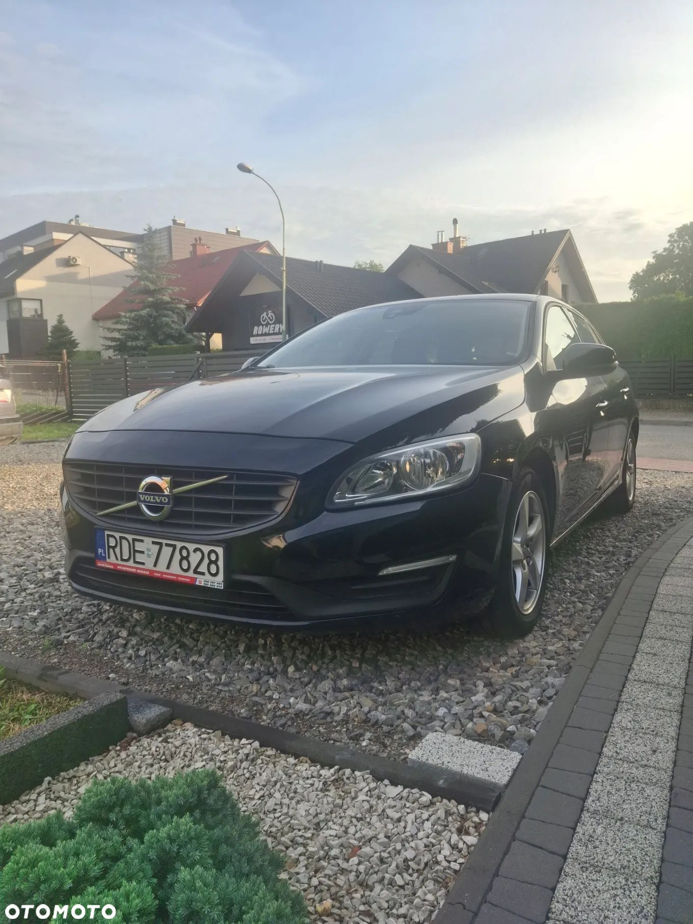 Volvo V60 D2 Drive-E Kinetic - 1
