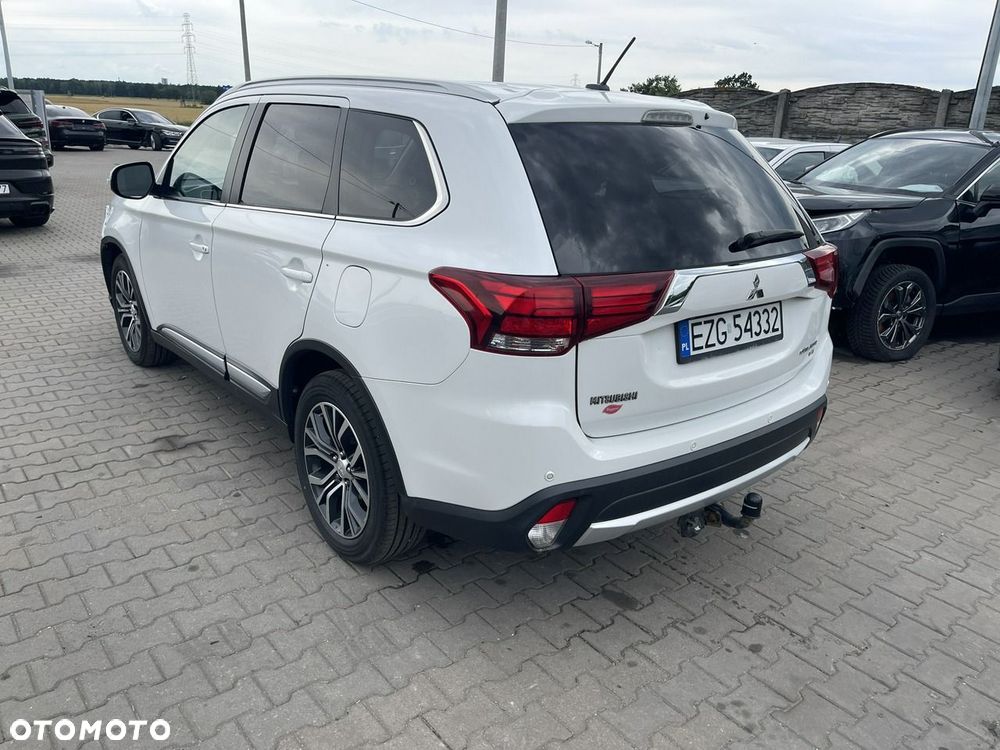 Mitsubishi Outlander - 4