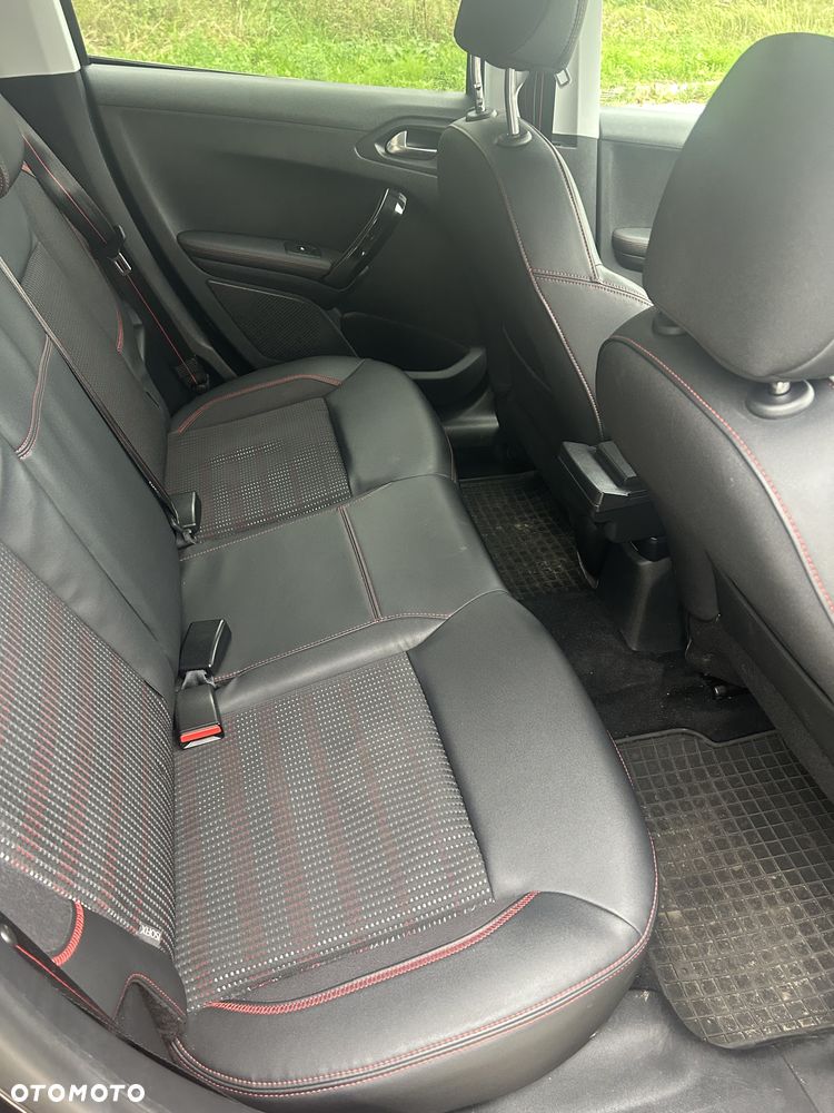 Peugeot 208 - 15