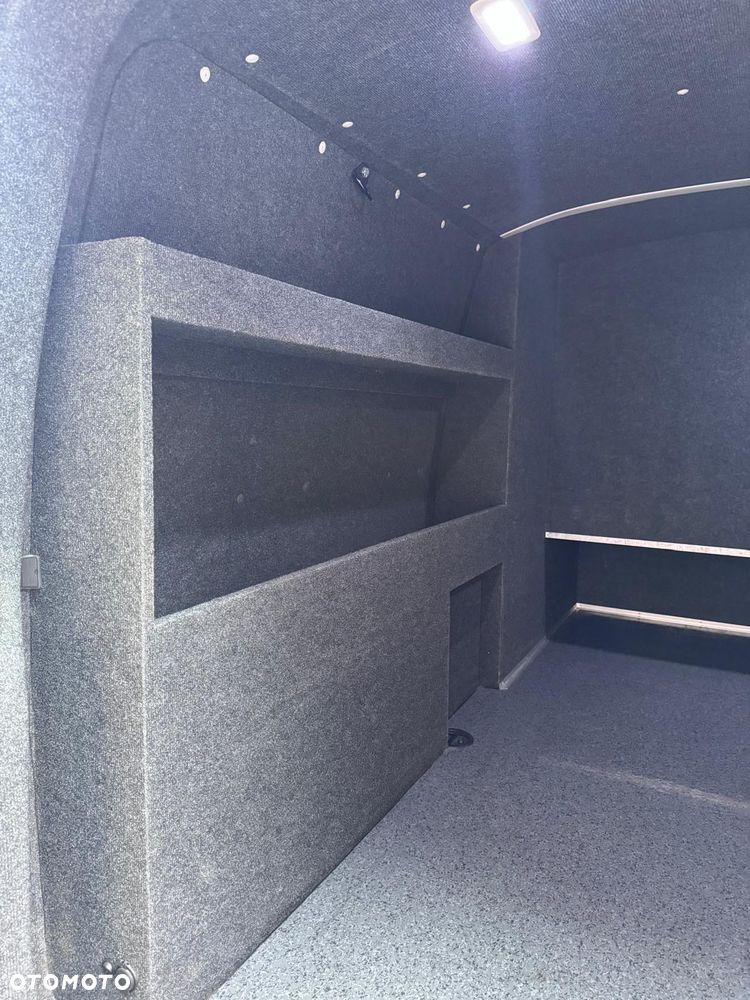 Volkswagen Transporter - 18