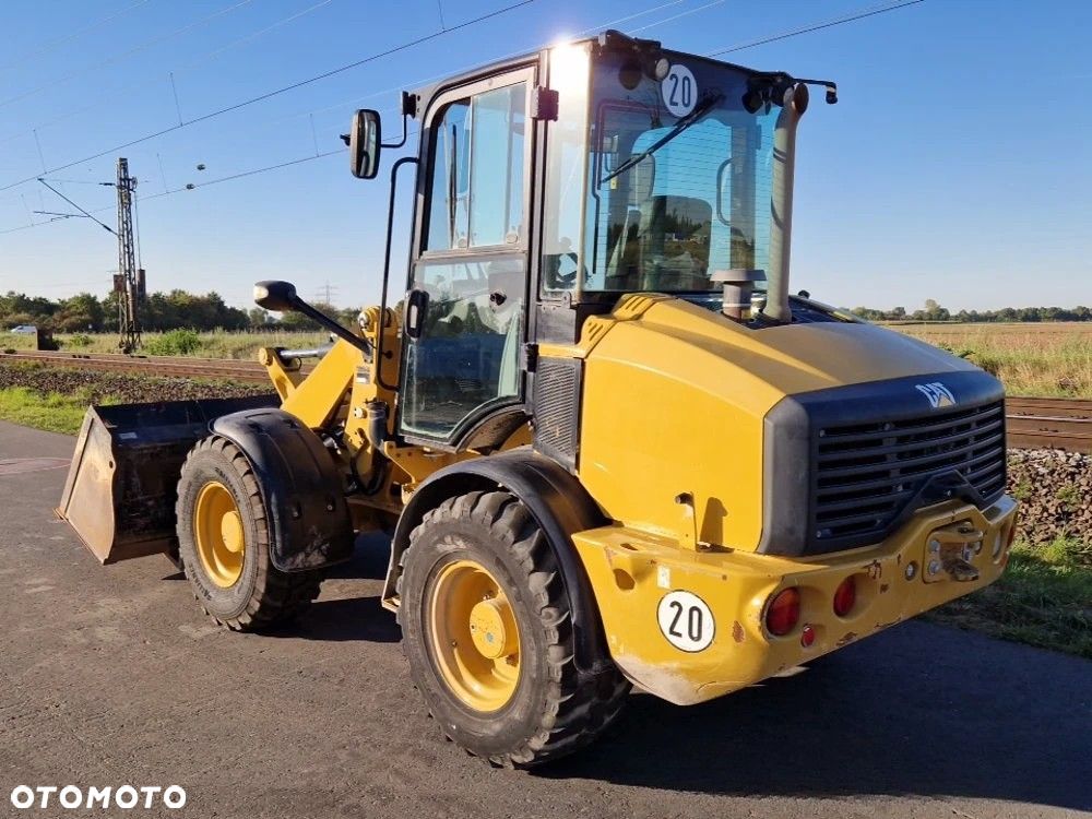 Caterpillar 908M - 3