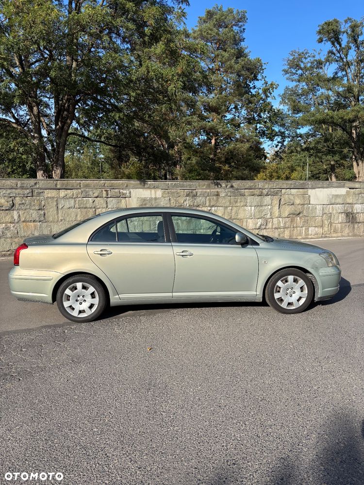 Toyota Avensis - 2