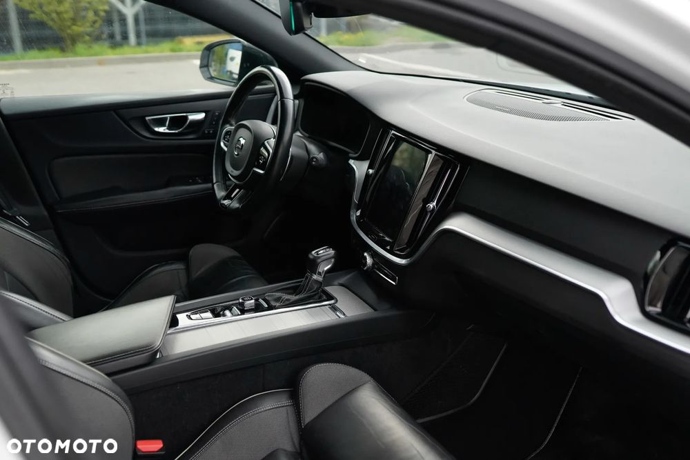 Volvo V60 D4 AWD R-Design - 18