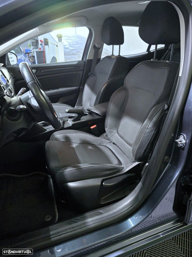 Renault Mégane 1.5 Blue dCi Zen - 11