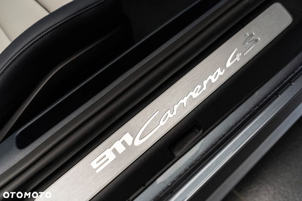 Porsche 911 Carrera 4S - 31