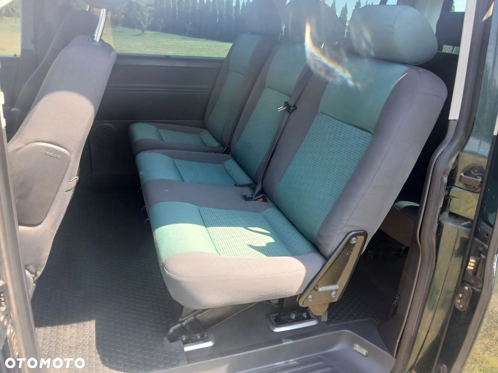Volkswagen Caravelle - 7
