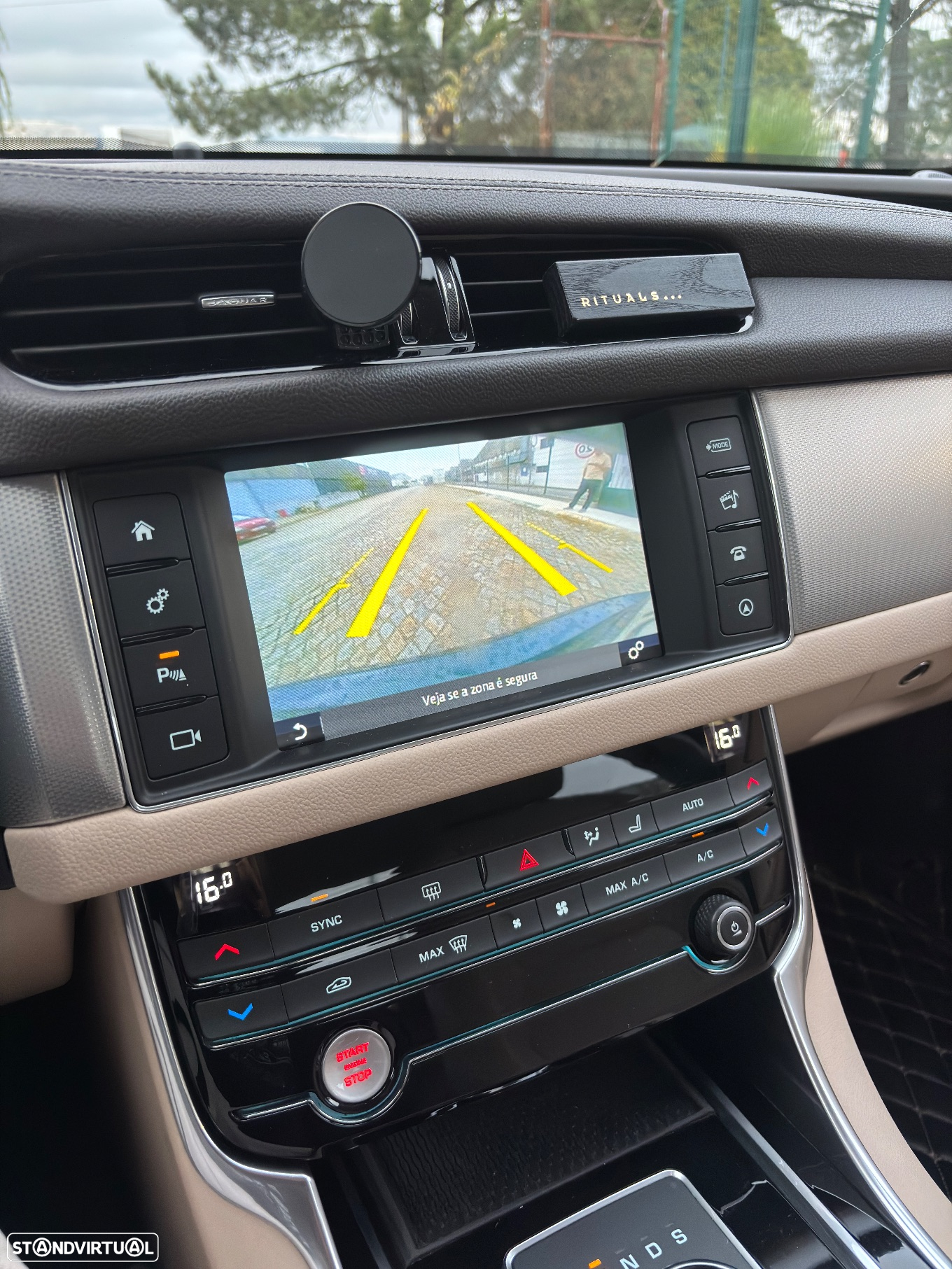 Jaguar XF 2.0 D Prestige Aut. - 12