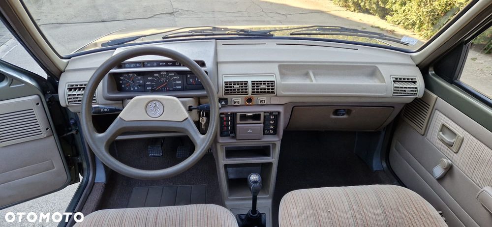 Peugeot 205 - 12