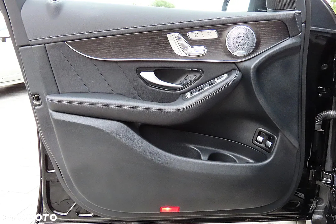 Mercedes-Benz GLC 300 d 4Matic 9G-TRONIC AMG Line - 21