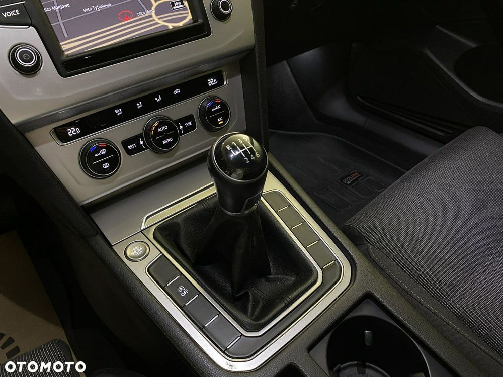 Volkswagen Passat - 25