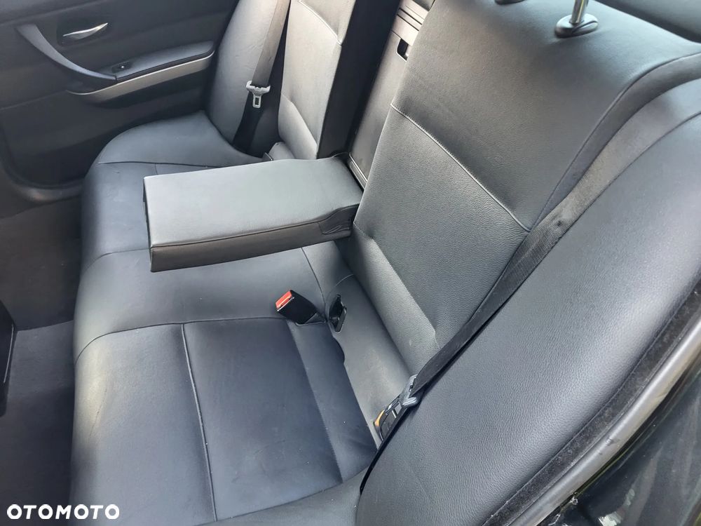 BMW Seria 3 325xi - 24