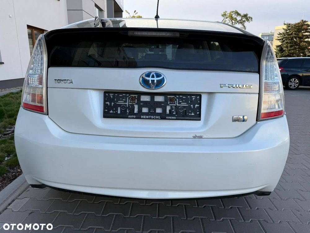 Toyota Prius (Hybrid) - 7
