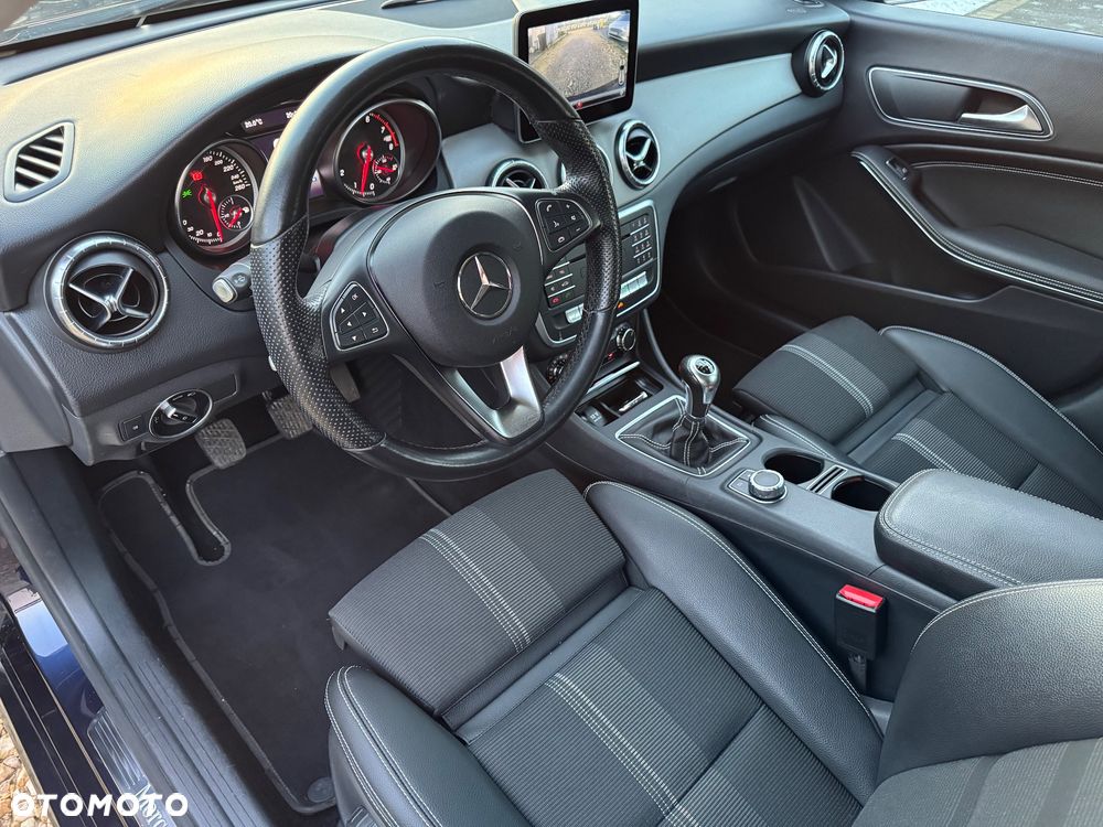 Mercedes-Benz CLA 200 AMG Line - 19