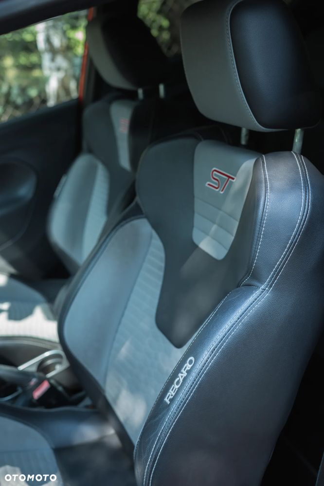 Ford Fiesta 1.6 EcoBoost ST - 11