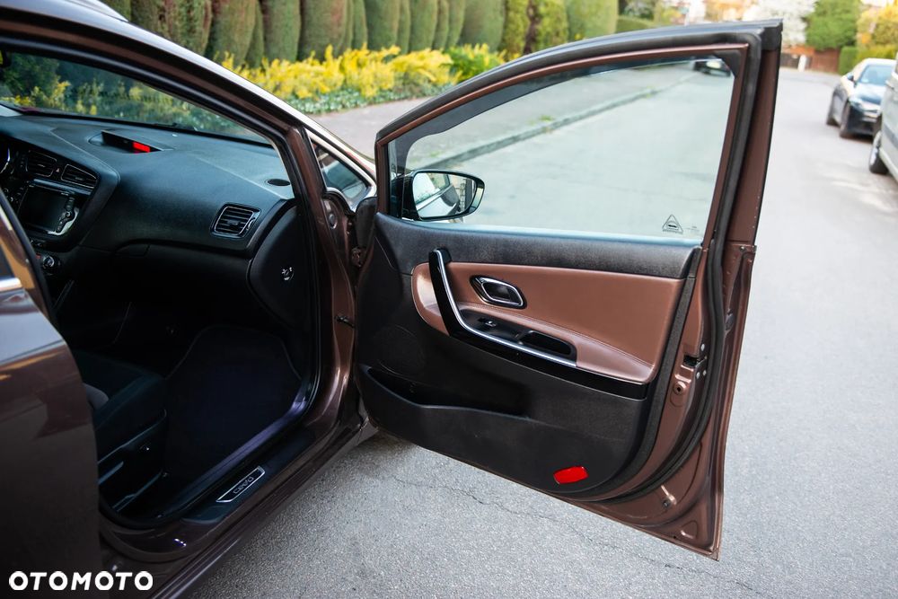 Kia Ceed 1.6 GDI ISG Platinum Edition - 26