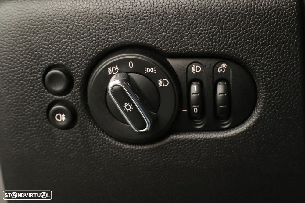 MINI 5 Portas Cooper Premium Classic Auto - 23
