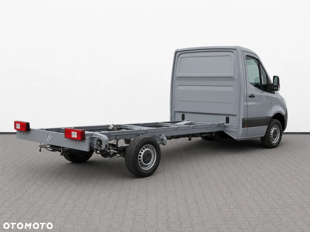 Mercedes-Benz Sprinter - 4