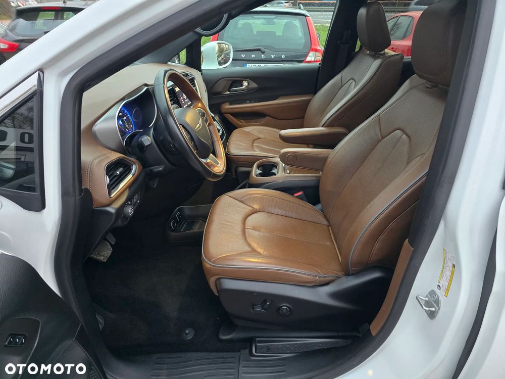 Chrysler Pacifica - 25