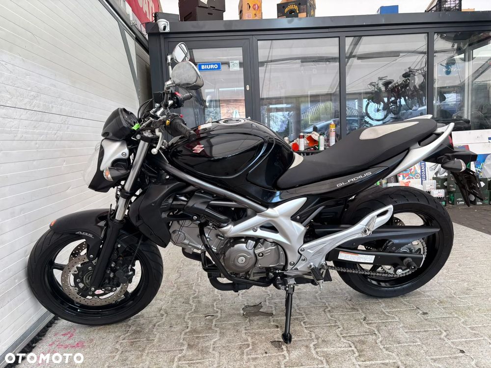 Suzuki Gladius - 11