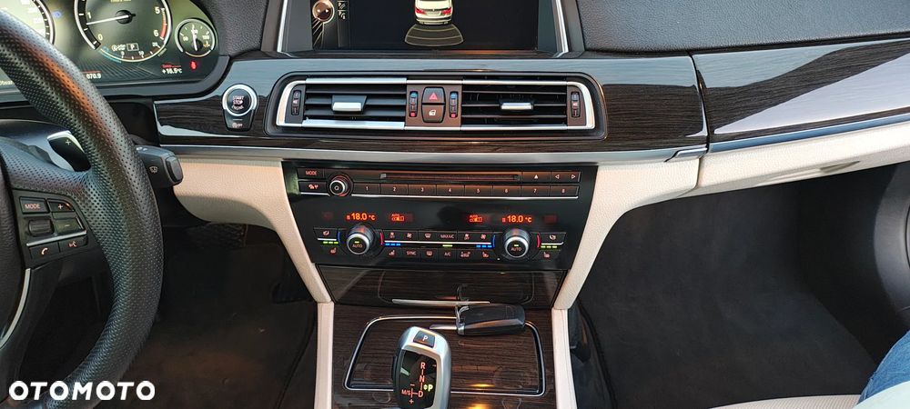 BMW Seria 7 740d Edition Exclusive - 40