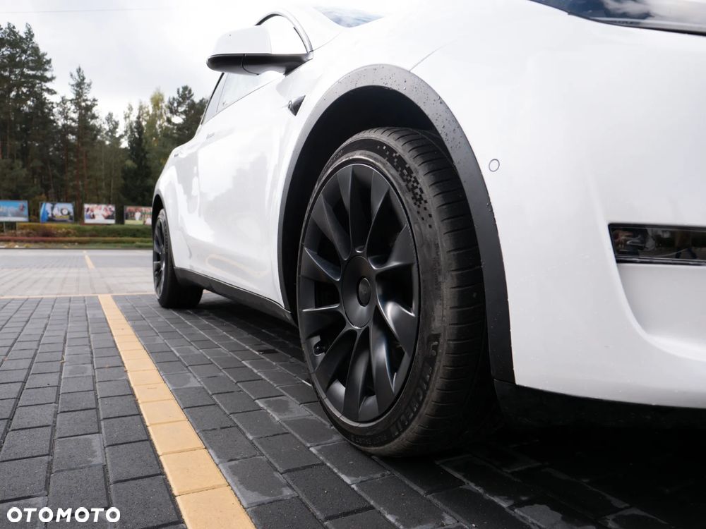 Tesla Y Long Range AWD - 10