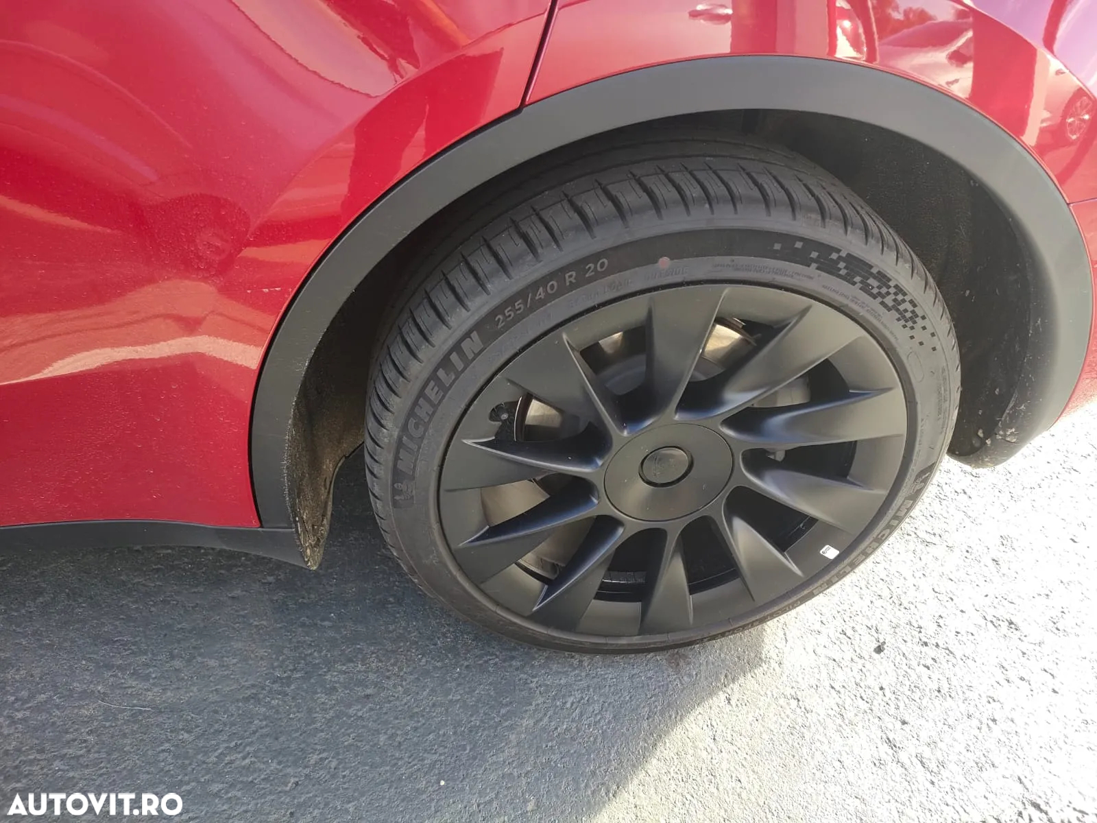 Tesla Model Y - 4
