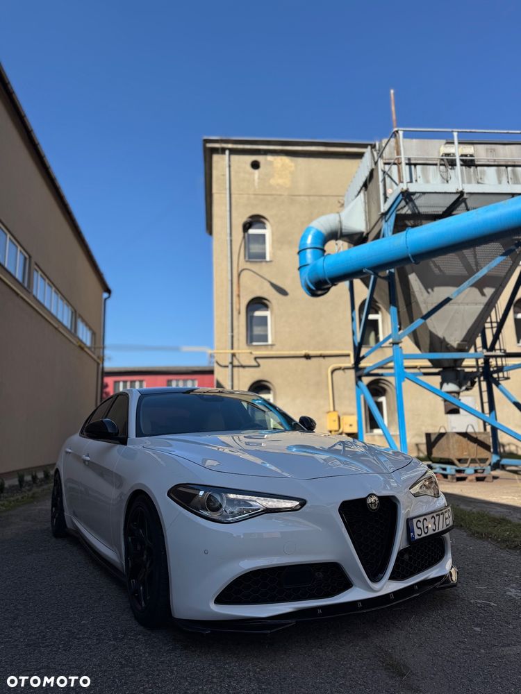 Alfa Romeo Giulia - 19