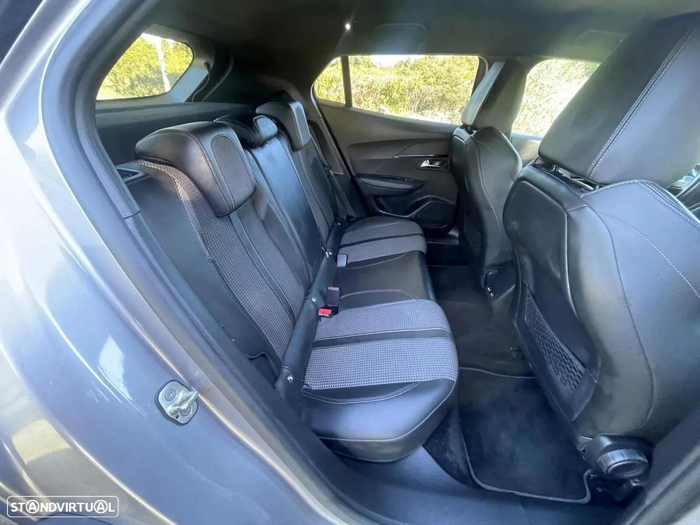 Peugeot e-2008 50 kWh GT - 19