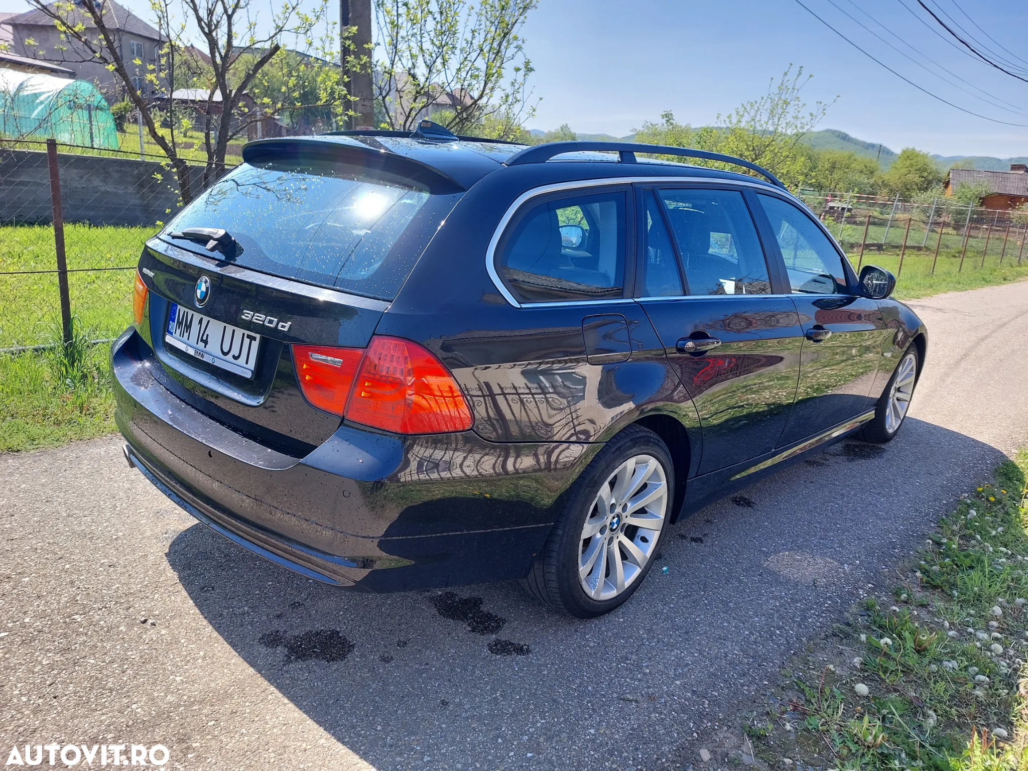 BMW Seria 3 320d DPF Touring Aut. - 2