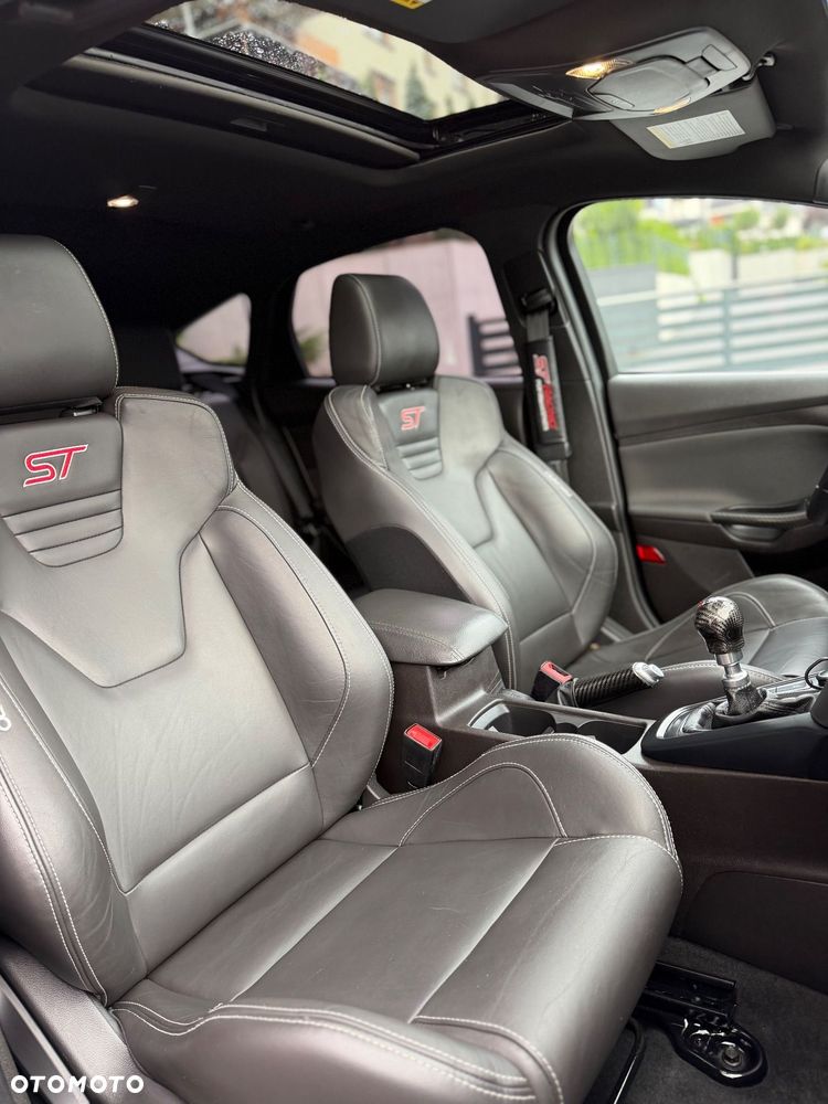 Ford Focus 2.0 EcoBoost ST mit Leder-Exclusiv-Paket - 19