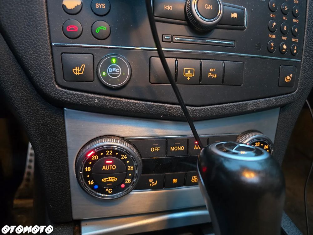 Mercedes-Benz Klasa C 350 4Matic 7G-TRONIC Avantgarde - 17