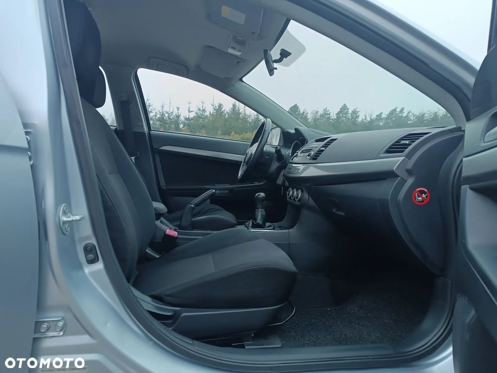 Mitsubishi Lancer - 7