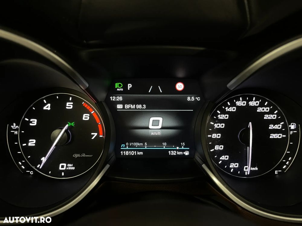 Alfa Romeo Stelvio 2.0 Turbo AWD AT8 Veloce - 34