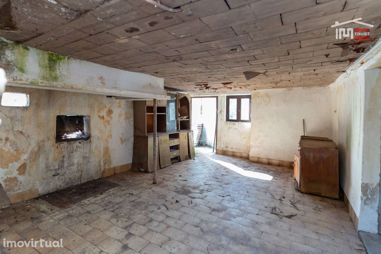 Moradia para recuperar em Bezerra, Porto de Mós - Grande imagem: 2/37
