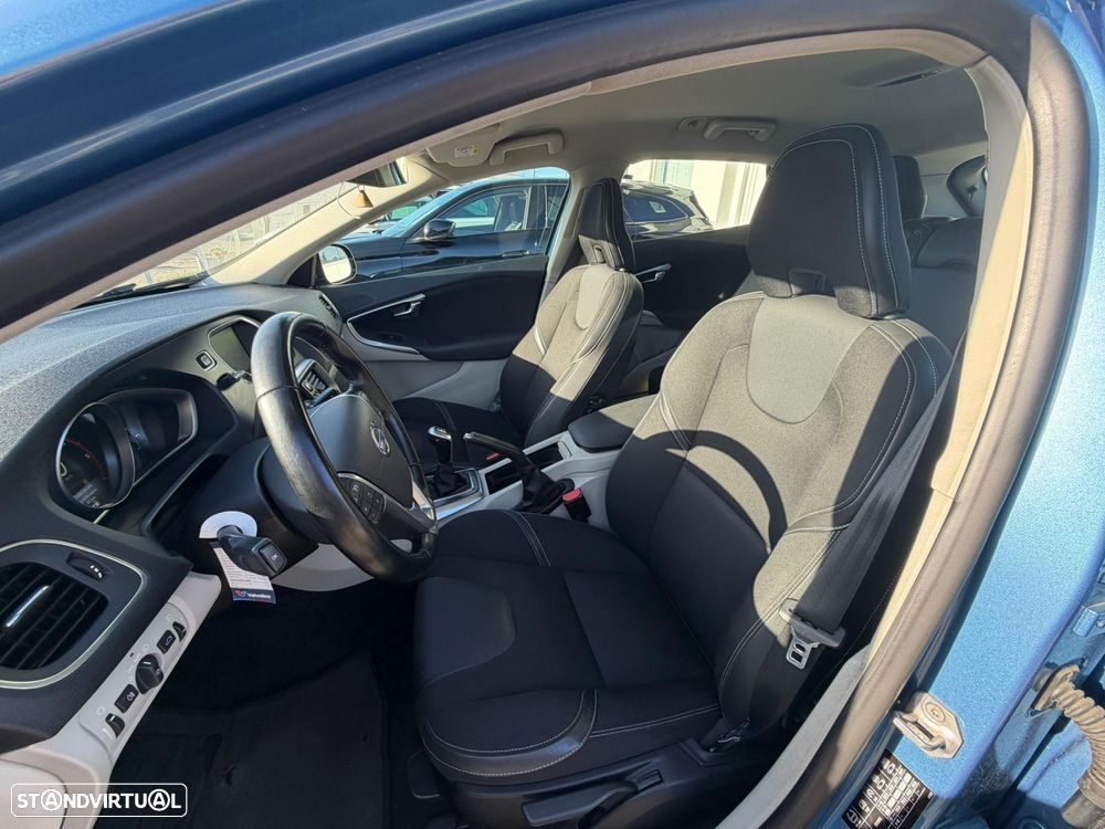 Volvo V40 1.6 D2 Momentum Eco - 9