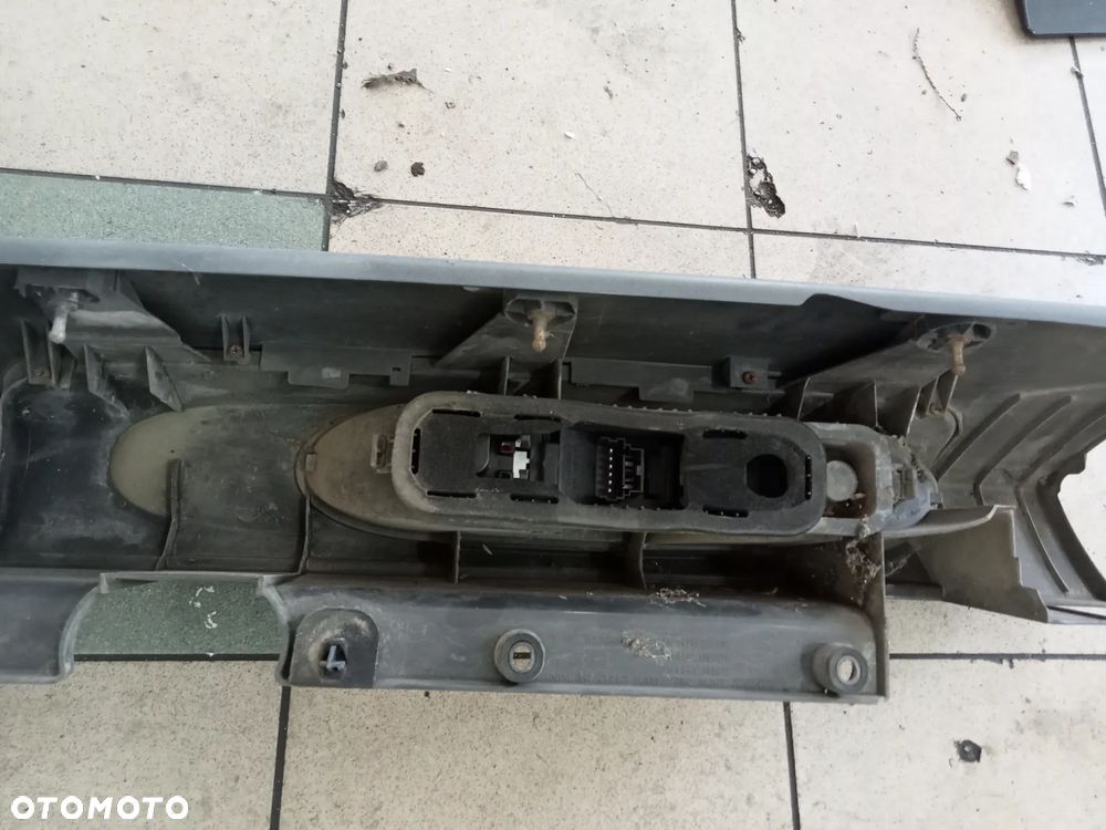 lampa lewa prawa  tył vivaro 1 - 8