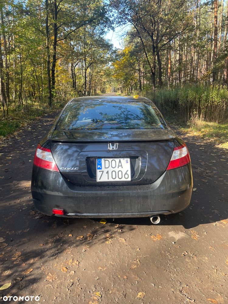 Honda Civic 1.8 LX Coupe - 7