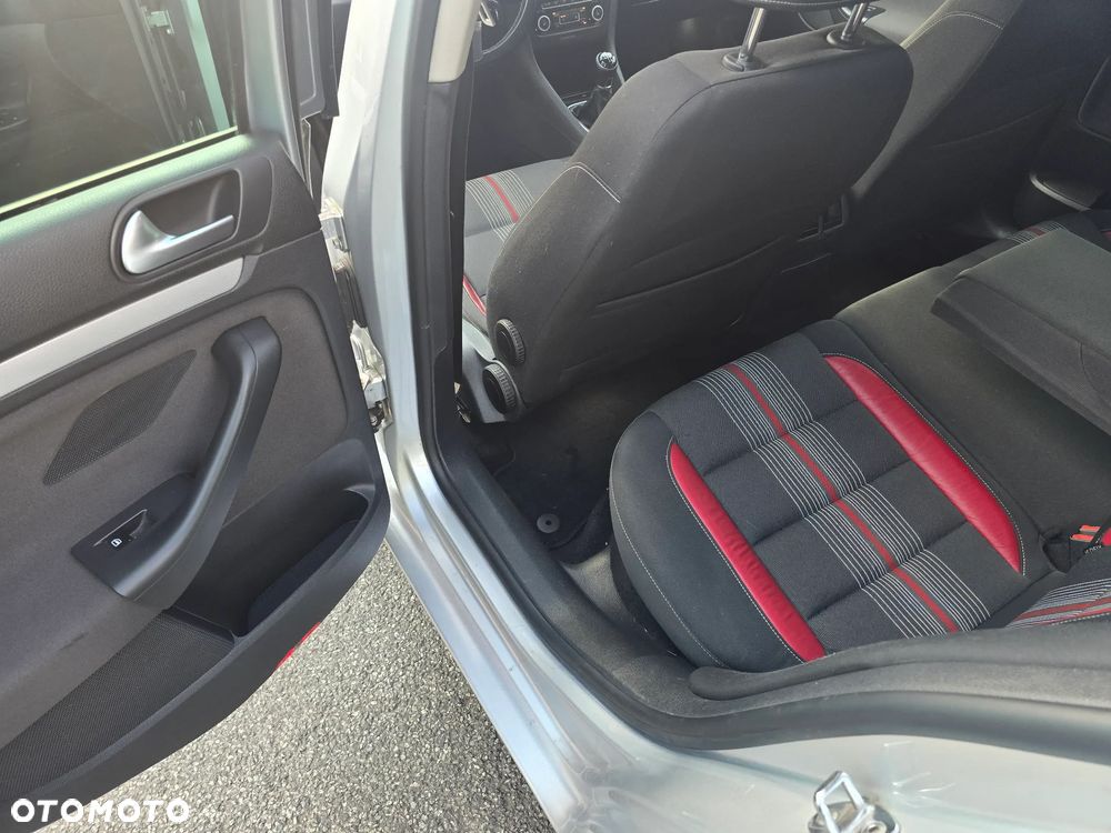 Volkswagen Golf 1.6 TDI DPF MATCH - 8