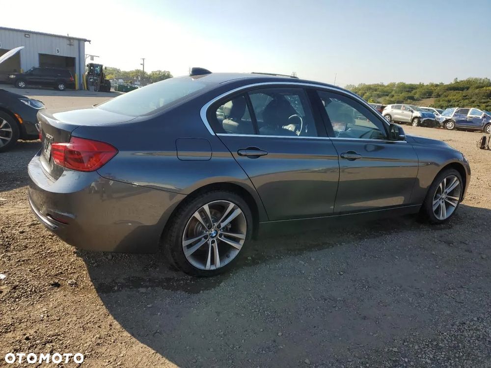 BMW Seria 3 330i GPF xDrive Sport Line - 4