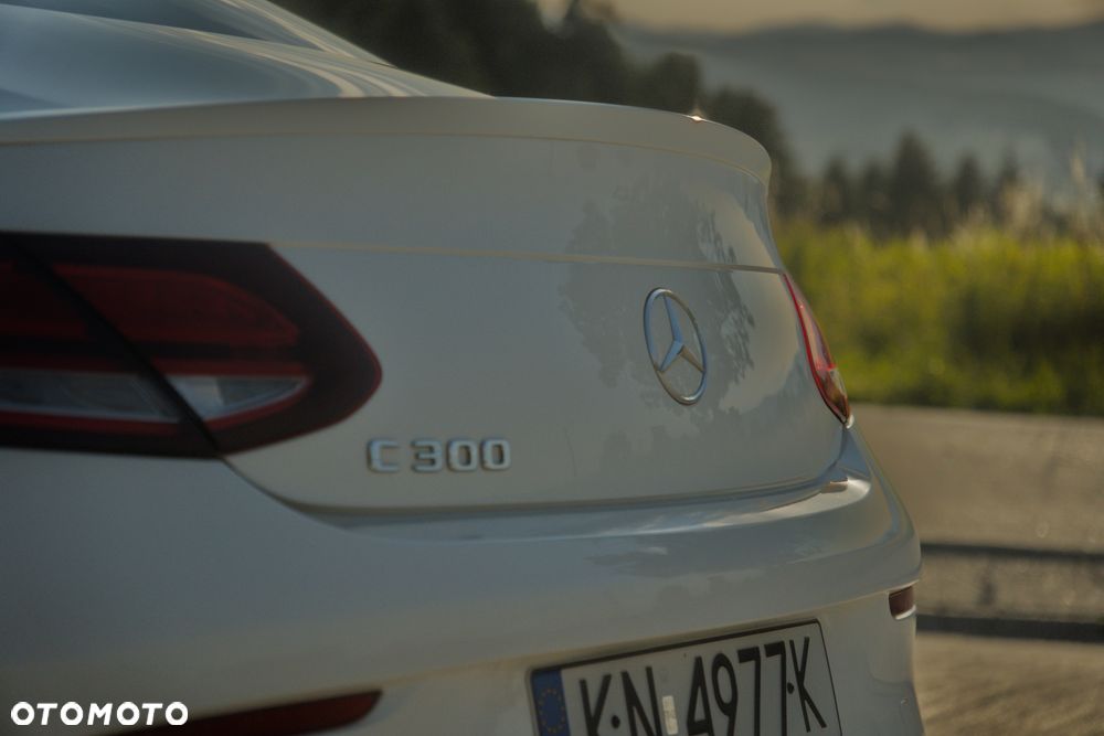 Mercedes-Benz Klasa C 300 9G-TRONIC AMG Line - 11