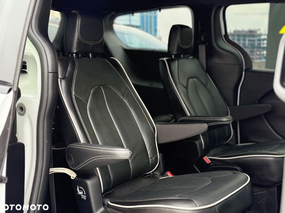 Chrysler Pacifica - 21