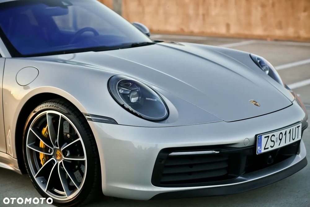 Porsche 911 Carrera 4S - 18