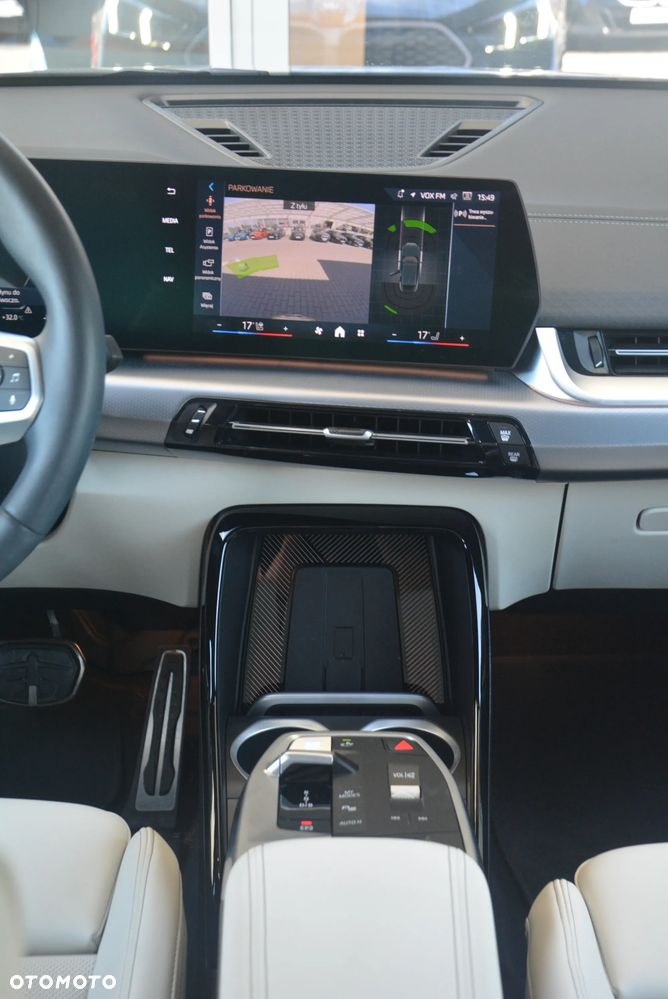 BMW iX2 eDrive20 66.5kWh M Sport - 10
