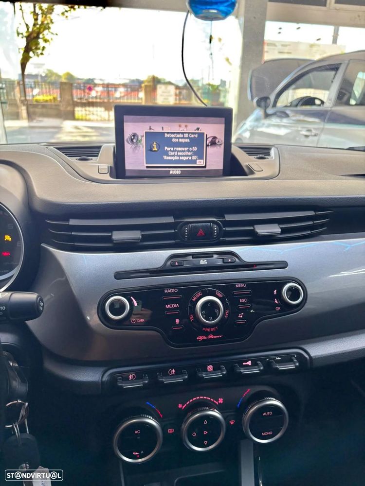 Alfa Romeo Giulietta 2.0 JTDm Distinctive TCT - 35