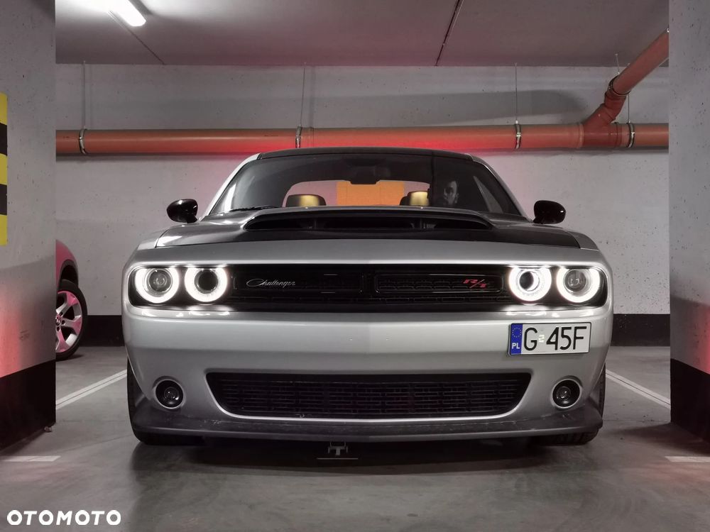Dodge Challenger - 2