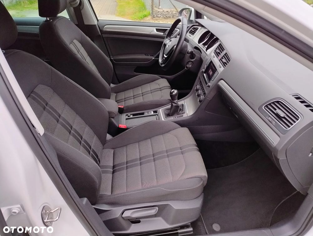 Volkswagen Golf - 23