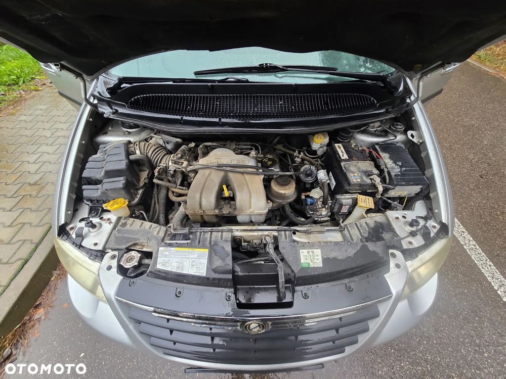 Chrysler Voyager 2.4 SE - 25