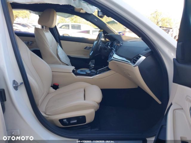 BMW Seria 3 330i Sport Line - 10