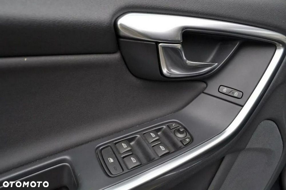 Volvo S60 T3 Kinetic - 16