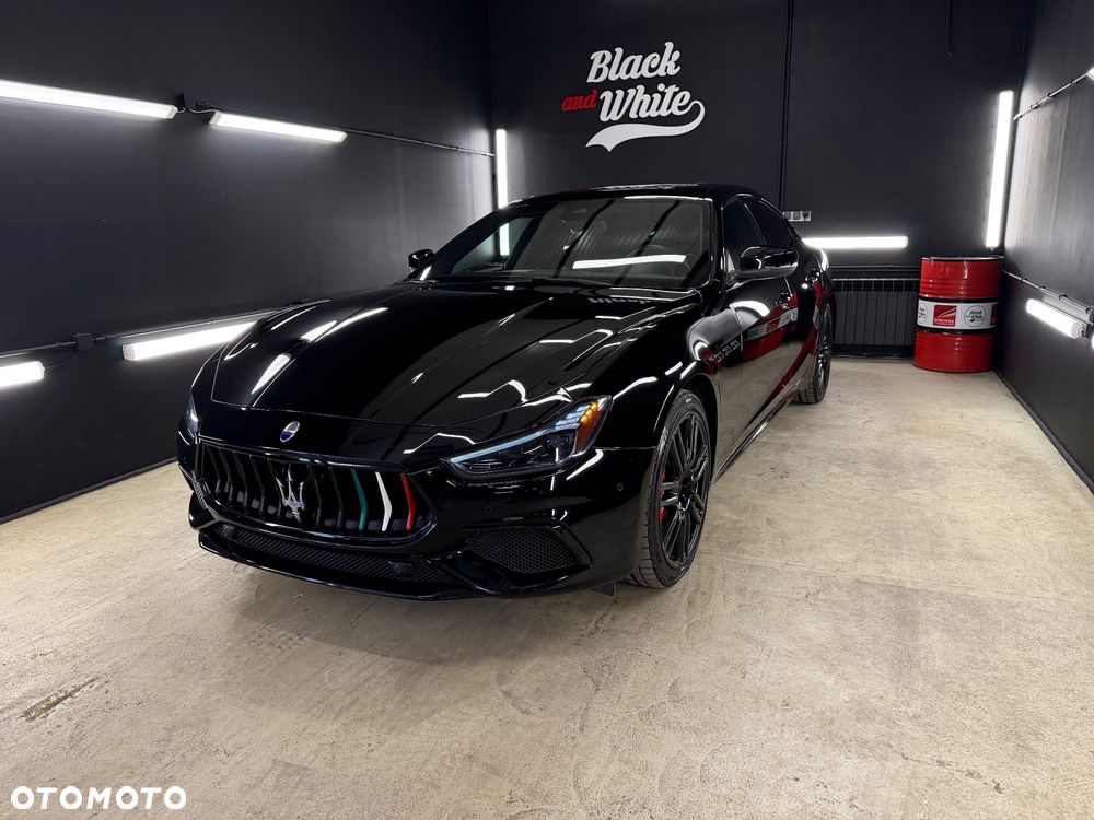 Maserati Ghibli S GranSport - 12